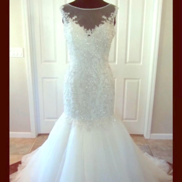 Wedding gown - Picture 1 of 2